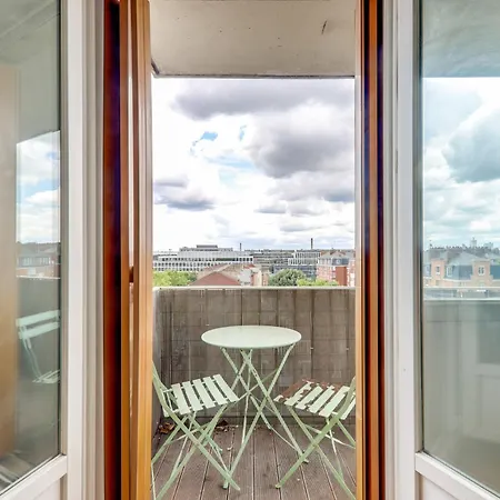 Apartment Avec Balcon Vue Degagee Paris
